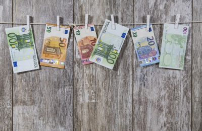 Uso denaro contante: dal 1 gennaio 2022 soglia massima a 1.000 euro