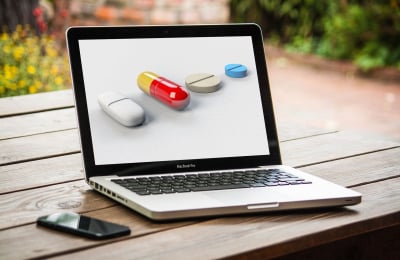 Farmacia online: chi può vendere farmaci online e come si richiede l’autorizzazione?